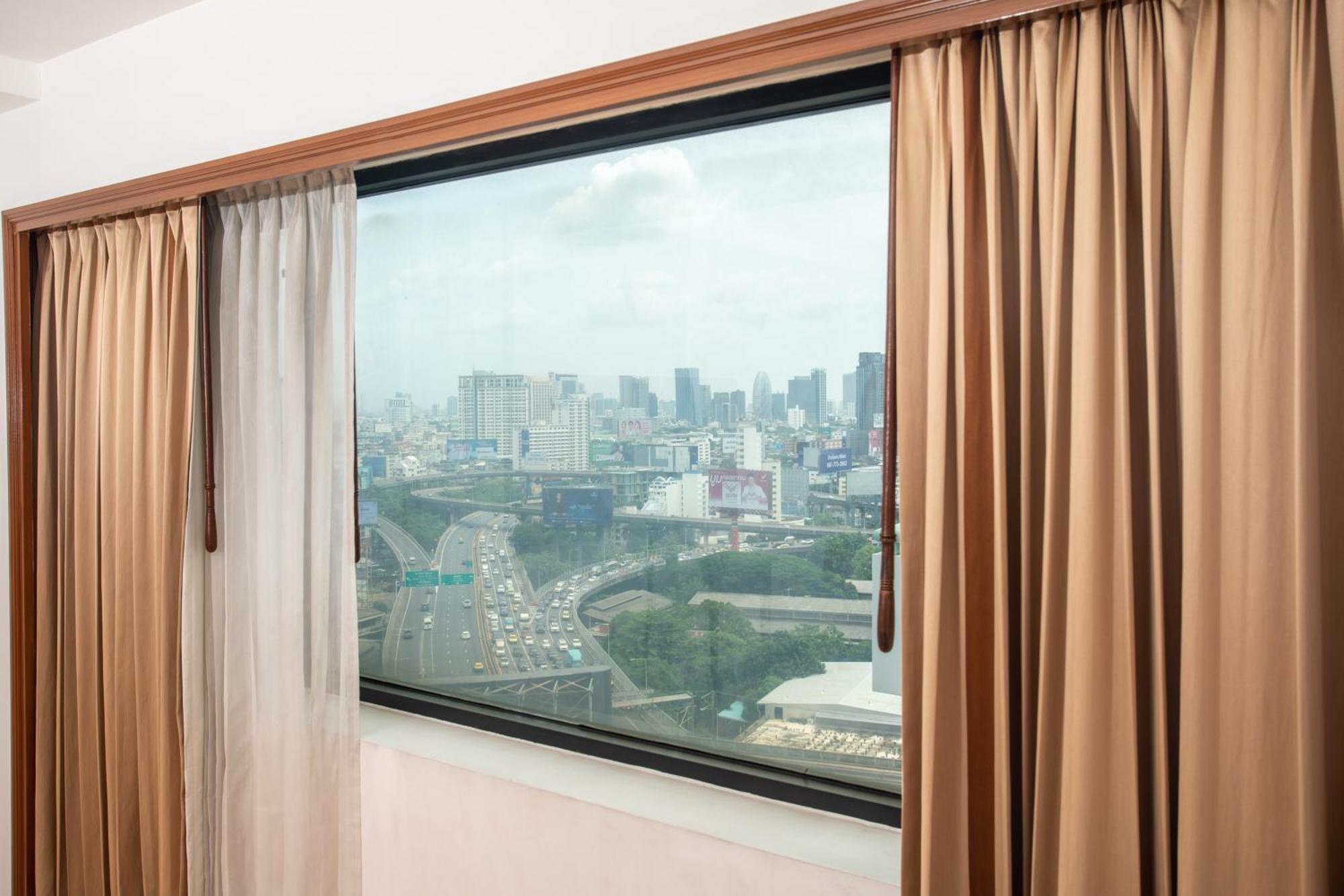Отель Ramada By Wyndham D Ma Бангкок Экстерьер фото